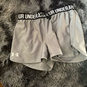 Under Armour shorts size Youth large.  Gently used in excellent condition